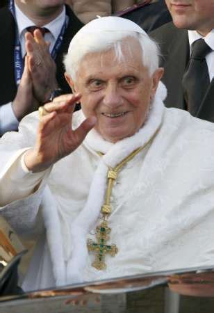 pope benedict mozzetta